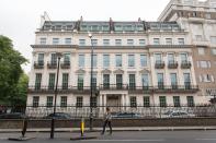En la imagen, la mansión que se ha convertido en la vivienda más cara de Londres. Acaba de ser adquirida por 210 millones de libras (casi 250 millones de euros). (Foto: Leon Neal / AFP / Getty Images).