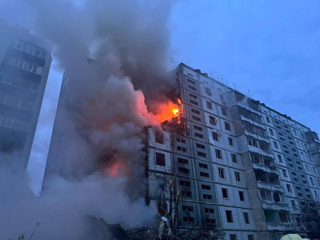 A building burns following last night’s attacks (Telegram/ Volodymyr Zelensky)