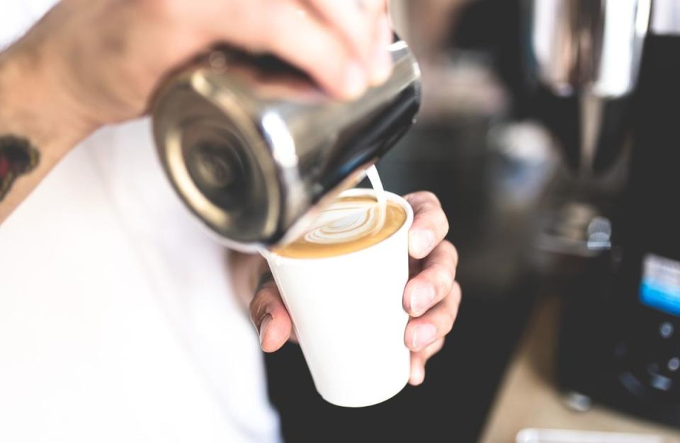 ▲有網友認為上班時間在超商買咖啡很不妥當，而他的理由卻遭到許多人反駁，引發熱議。（示意圖／取自pixabay）