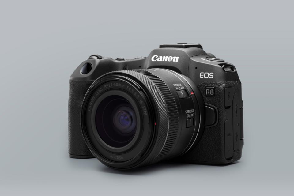 Canon親民價位全片幅機種EOS R8在台上市，新款標準變焦鏡同步推出