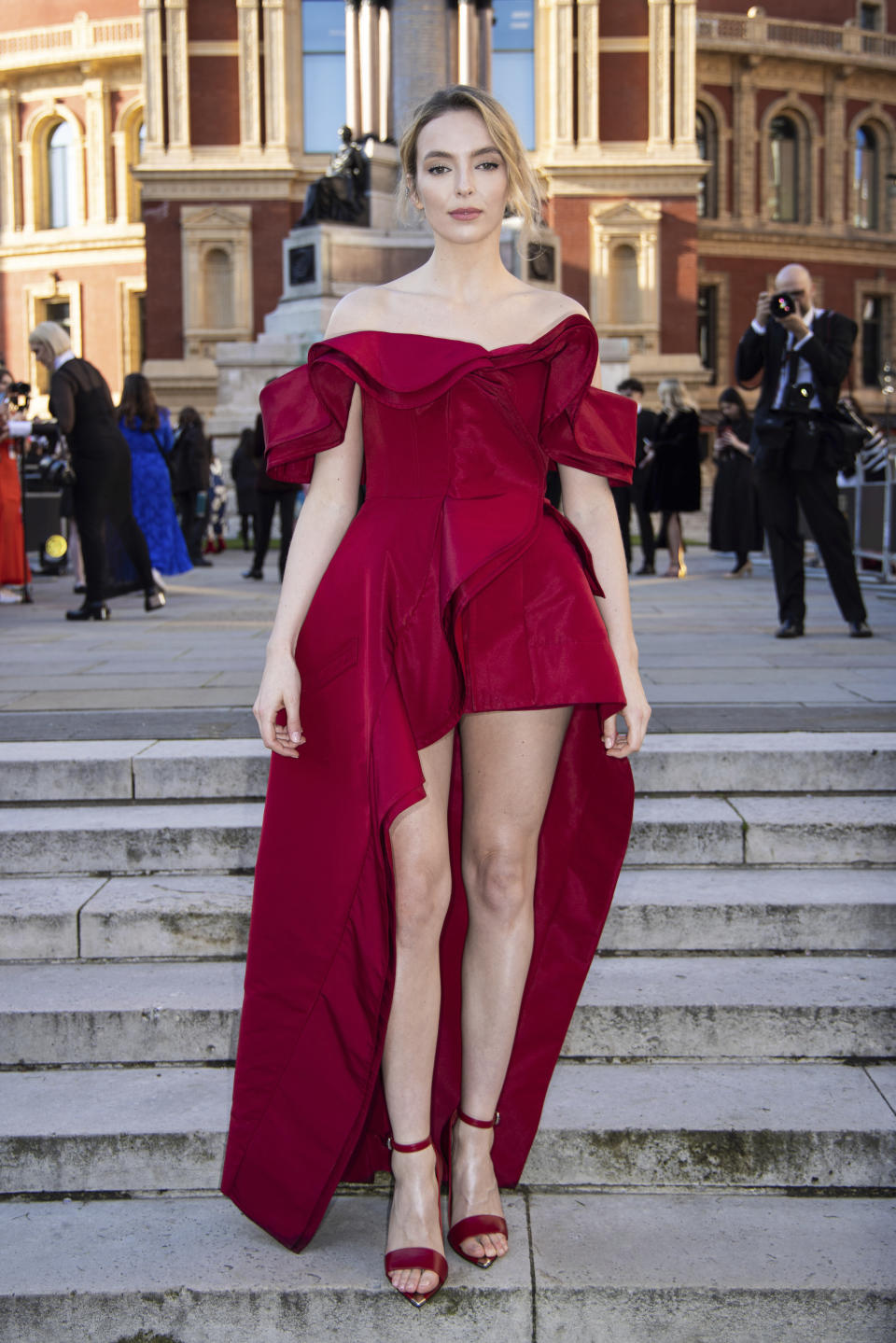 Jodie Comer poses for photographers upon arrival at the Olivier Awards in London, Sunday, April 2, 2023. (Photo by Vianney Le Caer/Invision/AP)