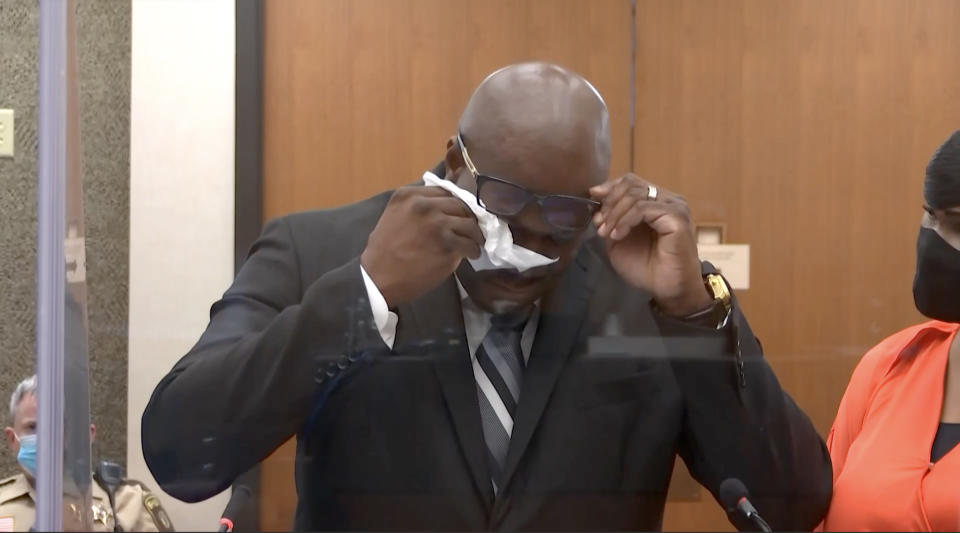 Philonise Floyd fights through tears as he delivers victim statement at Derek Chauvin's sentencing hearing. (Court TV via Reuters)