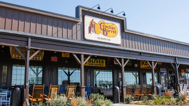 Cracker Barrel storefront