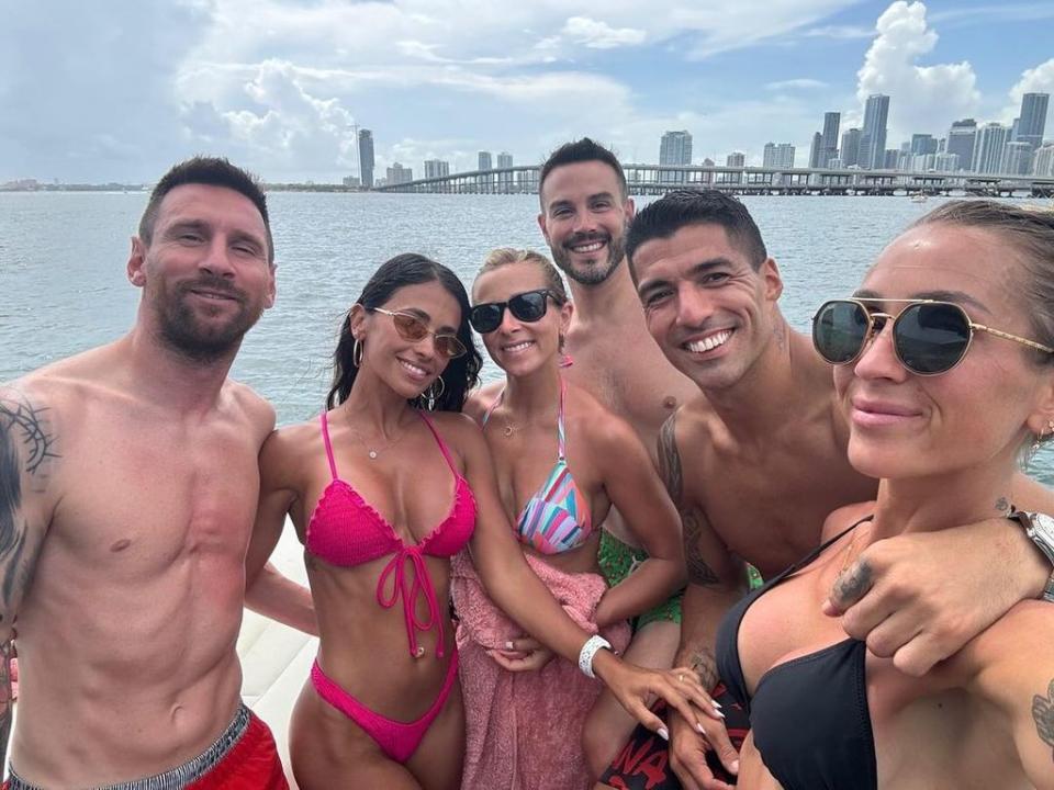 Lionel Messi, Antonela Roccuzzo, Luis Suárez, and Sofía Balbi