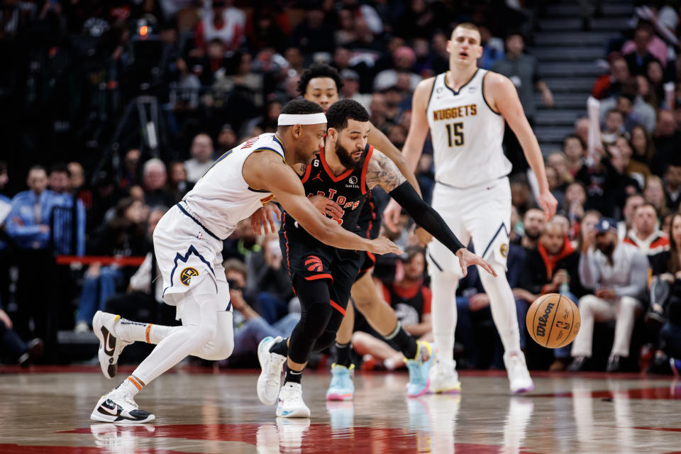 Fred VanVleet與O.G. Anunoby攜手攻下60分，最終暴龍也以15分擊敗金塊。(Photo by Cole Burston/Getty Images)