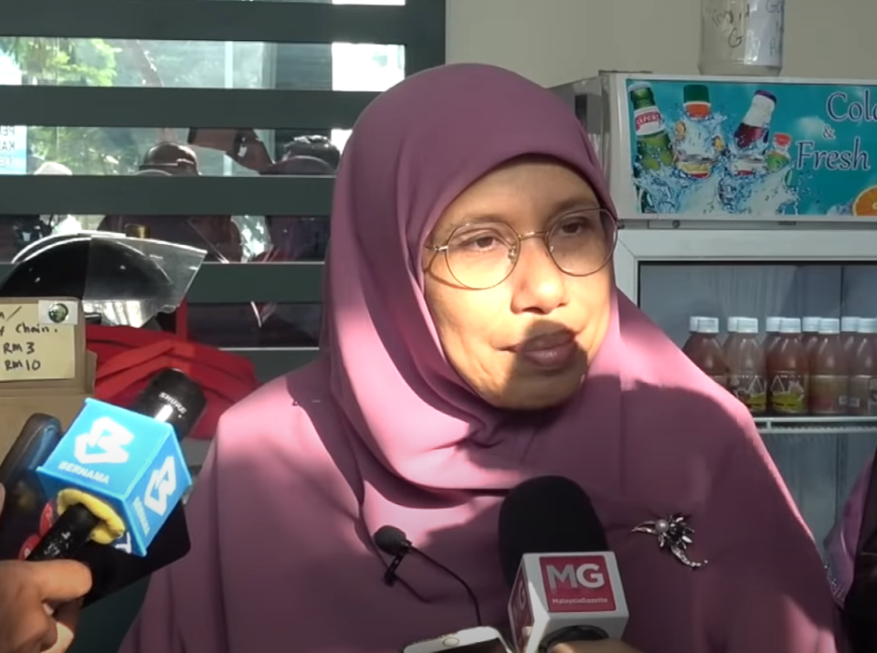 Siti Zailah Mohd Yusoff, who is the deputy minister for women and family, suggested husbands beat wives ‘gently’ to publish their ‘unruly’ actions  (MalaysiaGazette TV / YouTube)