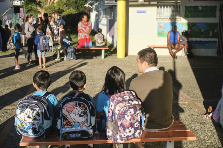 Rentrée des élèves de l'école primaire et maternelle Michel Amiot du quartier Magenta de Nouméa, en Nouvelle-Calédonie, le 17 juin 2024 (Theo Rouby)