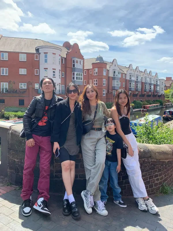 Bimbim Slank liburan ke Inggris bersama keluarga (Sumber: Instagram/bimbimslank)