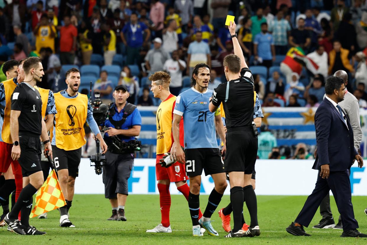 Edinson Cavani fue amonestado por reclamar airadamente al final del encuentro (Foto de: Khaled DESOUKI / AFP) (Foto de: KHALED DESOUKI/AFP via Getty Images)