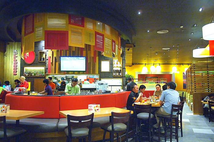 Typical of American restaurants, Friendly ambiance: Applebee's is brightly colored. The sports bar ambiance is created by the rows of flat-screened TV's broadcasting soccer games and other sporting events.