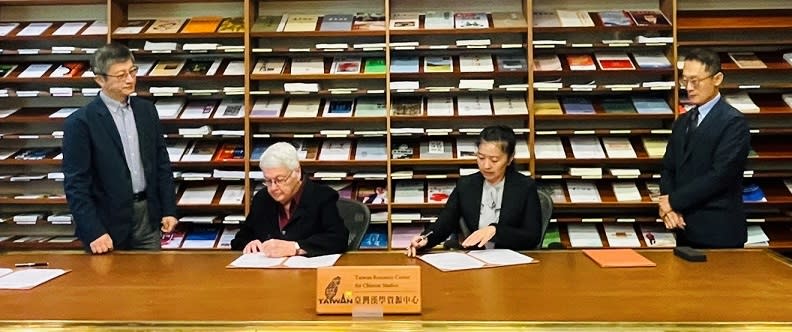 ▲哈佛燕京圖書館「臺灣漢學資源中心」簽約儀式 。