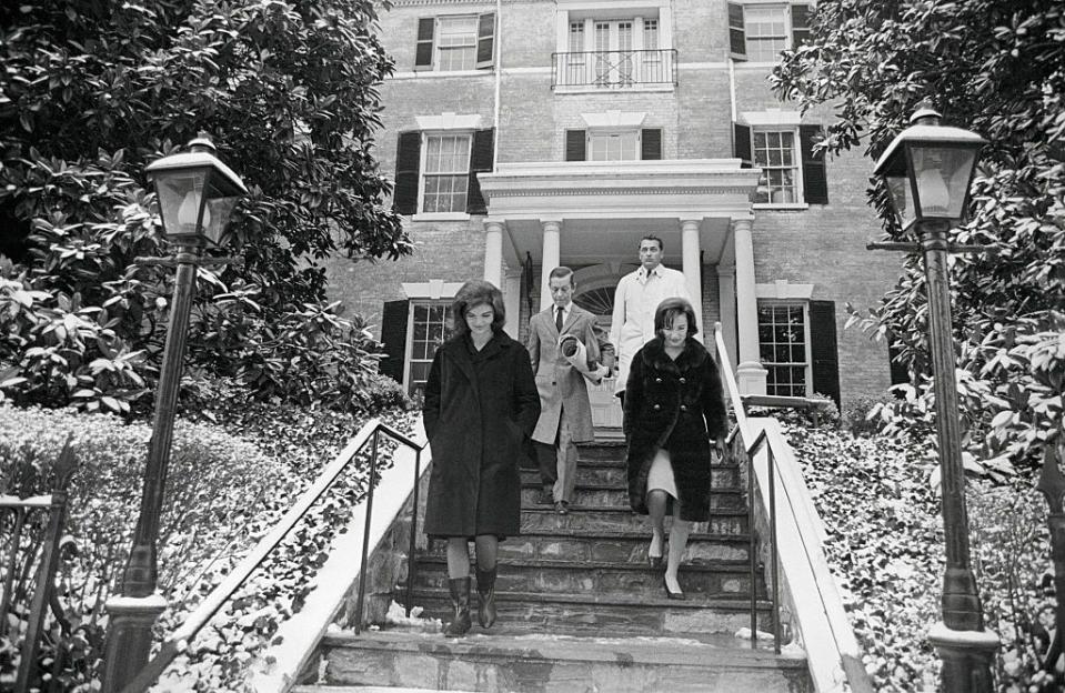 1963: Jackie Kennedy moves into a new home