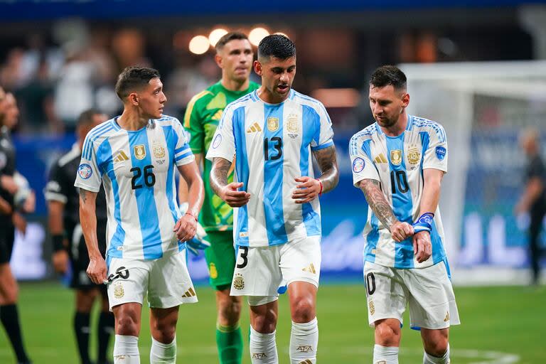 Nahuel Molina, Cristian Romero y Lionel Messi, tres fijas para enfrentar a Chile este martes