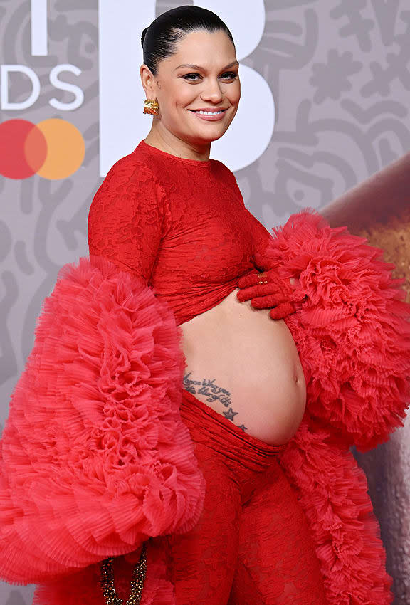Jessie J presume de embarazo en los Brit Awards