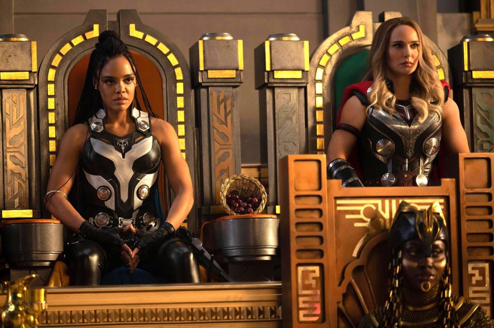 THOR: LOVE AND THUNDER, from left: Tess Thompson as Valkyrie, Natalie Portman as Mighty Thor, Akosia Sabet (front), 2022.