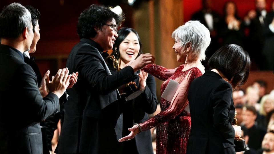 <div class="inline-image__caption"><p>Jane Fonda gives the Best Motion Picture Oscar statue to Bong Joon Ho at the 92nd Academy Awards in Hollywood, Los Angeles, California, U.S., February 9, 2020.</p></div> <div class="inline-image__credit">Richard Harbaugh / A.M.P.A.S. / Reuters</div>