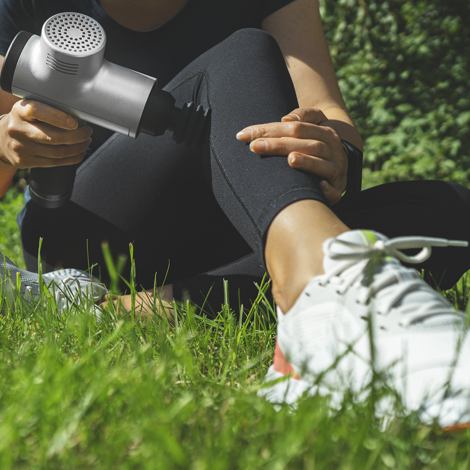 how to use a massage gun