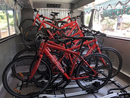 自行車專用巴士可以承載15輛自行車。（圖／記者陳宜加攝影）