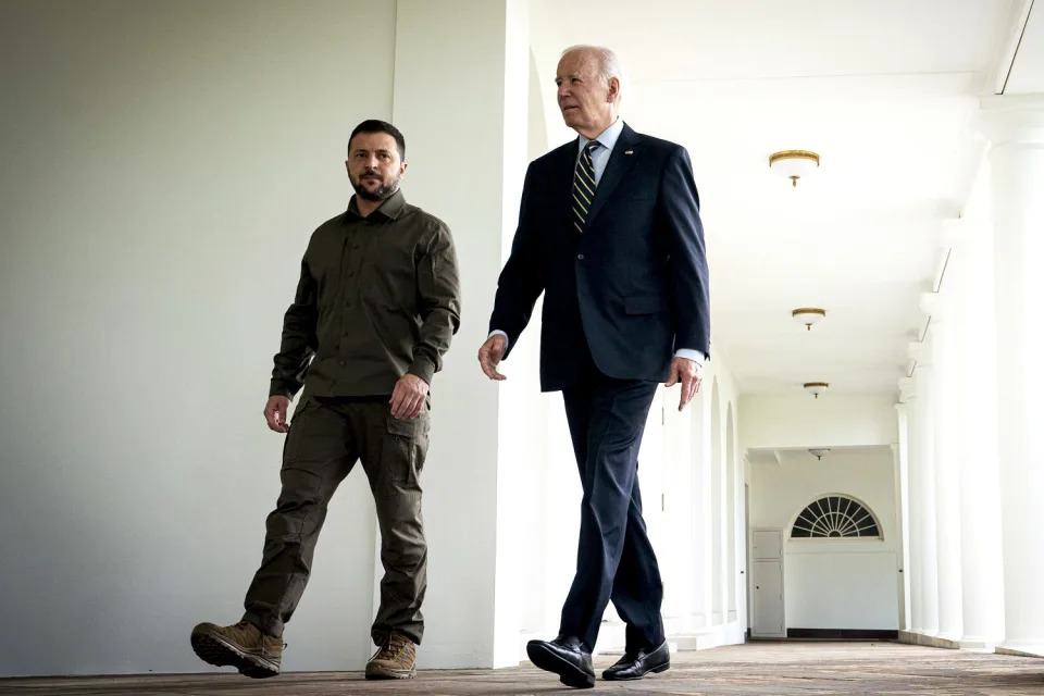 Volodymyr Zelensky and Joe Biden. (Drew Angerer / Getty Images file)