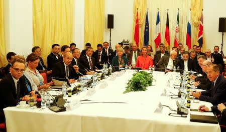 German Foreign Minister Heiko Maas, French Foreign Minister Jean-Yves Le Drian, Chinese Foreign Minister Wang Yi, European Union High Representative for Foreign Affairs and Security Policy Federica Mogherini, Iran's Foreign Minister Mohammad Javad Zarif and Russian Foreign Minister Sergei Lavrov attend a meeting in Vienna, Austria July 6, 2018. REUTERS/Leonhard Foeger