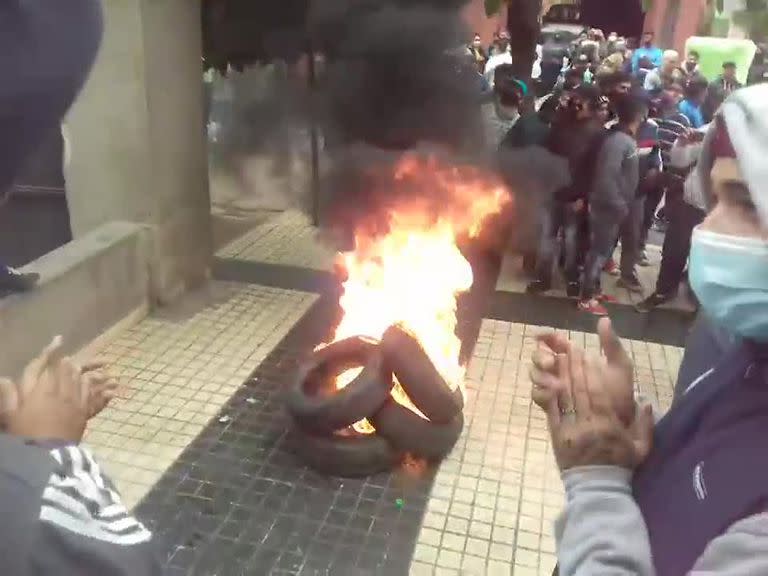 Enfrentamientos violentos en la municipalidad de la ciudad de La Rioja