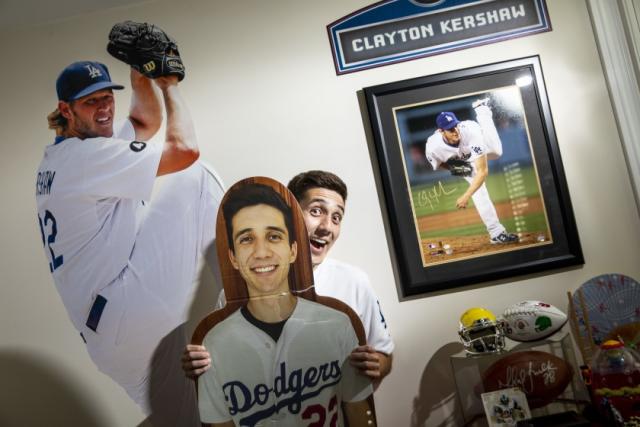 Dodgers: Clayton Kershaw jerseys run over by fans with cars