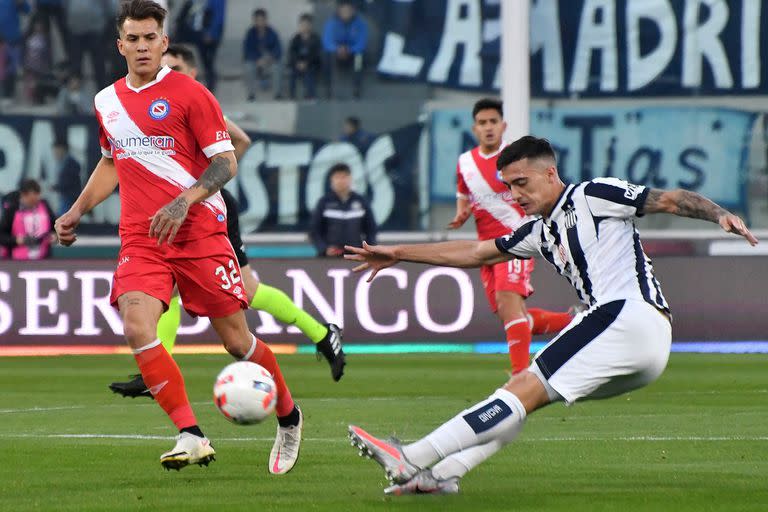 Argentinos y Talleres, dos equipos animadores, se miden por la Copa de la Liga