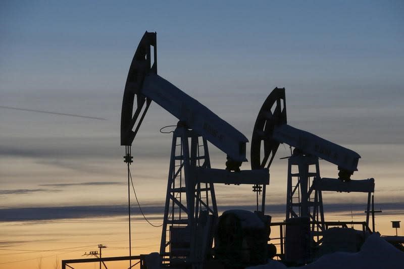 Pump jacks are seen at the Lukoil-owned Imilorskoye oil field, as the sun sets, outside the west Siberian city of Kogalym, Russia, in this January 25, 2016 file photo. REUTERS/Sergei Karpukhin/Files