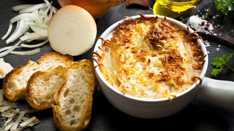 French onion soup with bread