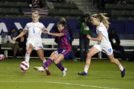 United States' Sophia Smith, center, shoots between Czech Republic's Kamila Dubcova, right, and Gabriela Slajslova during the first half of a She Believes Cup soccer match Thursday, Feb. 17, 2022, in Carson, Calif. (AP Photo/Marcio Jose Sanchez)