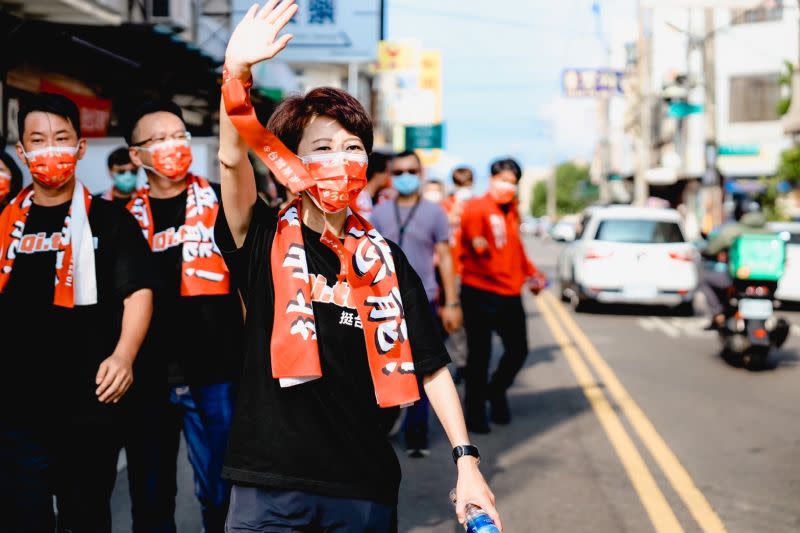 ▲民進黨立委陳亭妃表示，如果陳柏惟因為地方派系的反撲被罷免掉，那叫台灣青壯年朋友如何再相信台灣社會有階級翻轉、有公平正義這件事。（圖／陳柏惟辦公室提供）