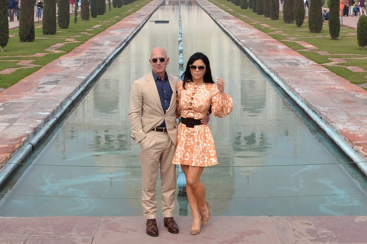 Jeff Bezos (L) and his girlfriend Lauren Sanchez pose for a picture during their visit at the Taj Mahal in Agra on January 21, 2020.  (AFP via Getty Images)
