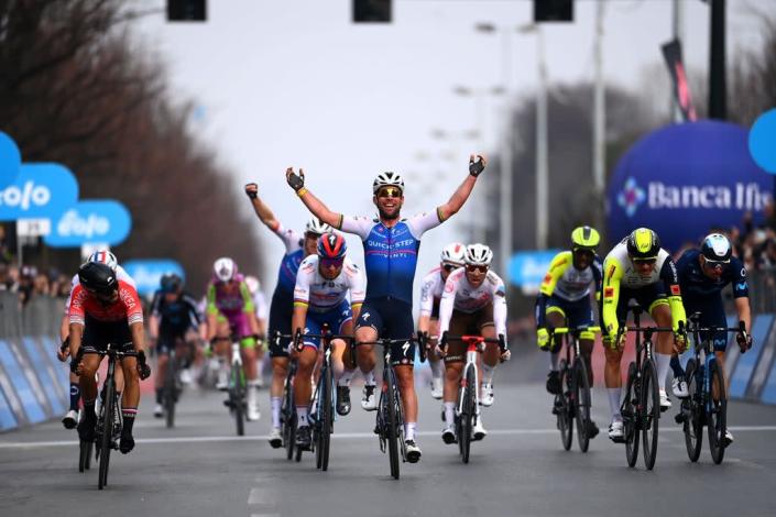 Mark Cavendish is targeting stage wins at the Giro d&#x002019;Italia (QuickStep-AlphaVinyl handout)