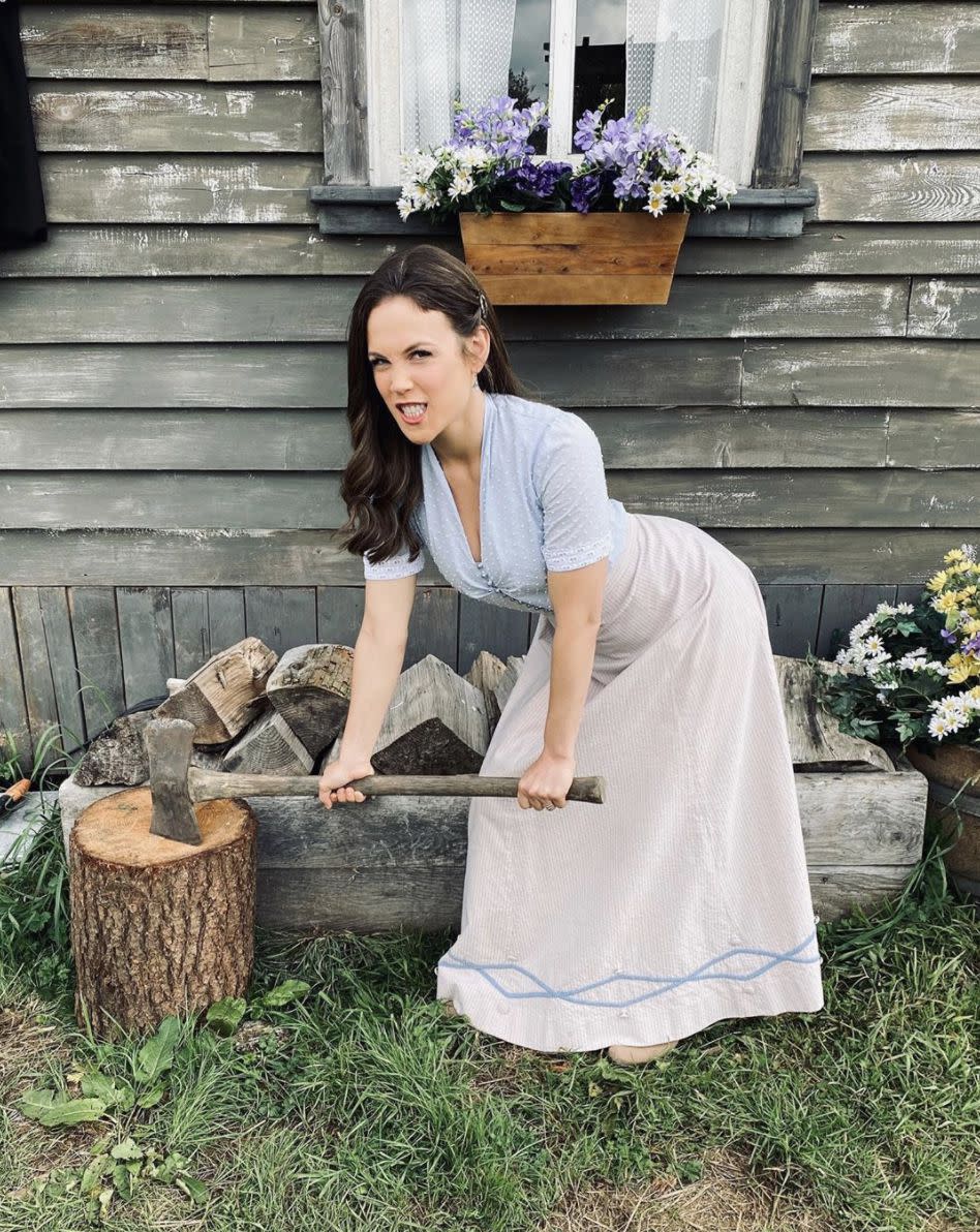 Erin Krakow strikes a pose while on set of the Hallmark Channel series, "When Calls the Heart." The 35-year-old actress captioned the snap: "Elizabeth can chop her own wood."