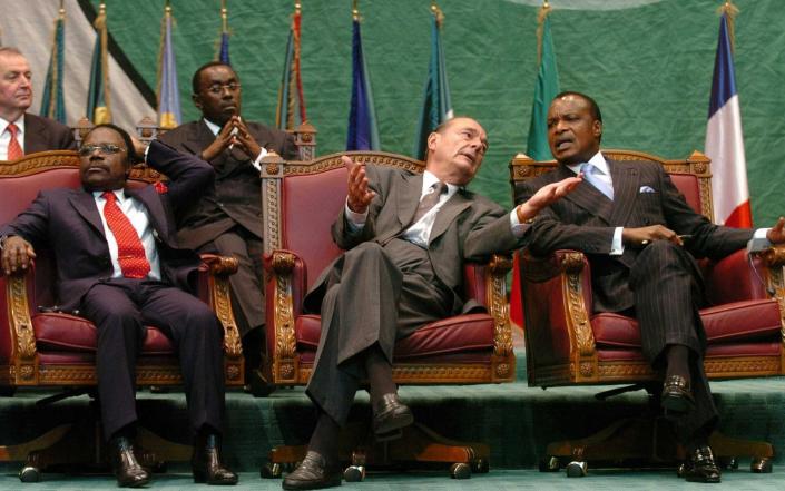 French President Jacques Chirac (C) flanked by Gabon&#39;s Omar Bongo (L) and Congo&#39;s Sassou Nguesso (R) during a meeting in 2005 - EPA