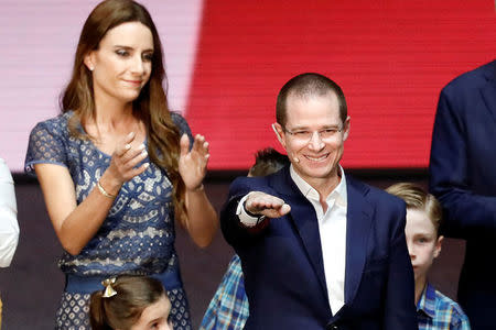 Ricardo Anaya, accompanied by his wife Carolina Martinez and his children, swears in as presidential candidate of the National Action Party (PAN), who leads a left-right coalition, at the Auditorio Nacional in Mexico City, Mexico February 18, 2018. REUTERS/Edgard Garrido
