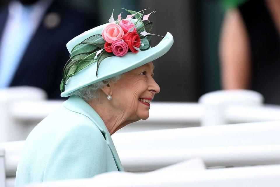 <p>Here's a better look at the Queen's hat (and her big smile).</p>