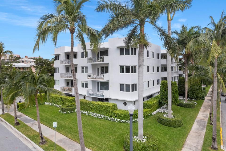 Built in 1949, the landmarked building that houses Lake Drive Apartments was designed by noted architect Howard Chilton with Nautical Modern-style architecture.