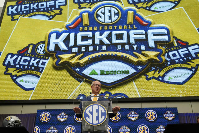 Inaugural 12-team CFP schedule set to avoid NFL playoffs - The San Diego  Union-Tribune