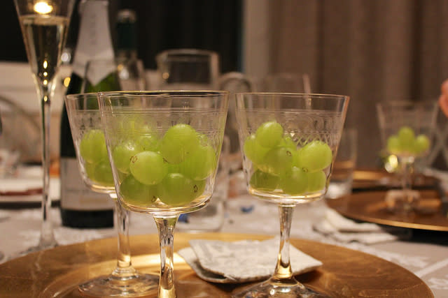 Eating 12 grapes at midnight, Spain