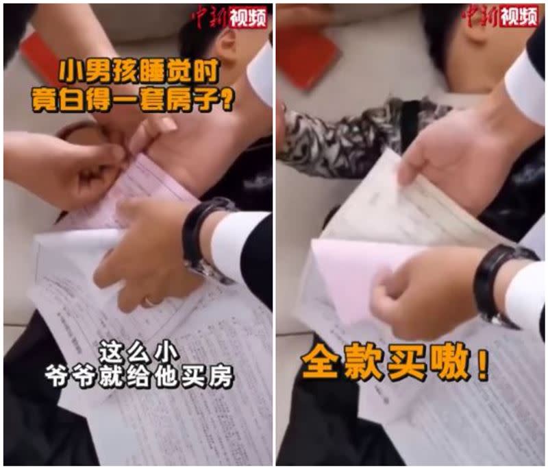 家人拿著男童的手，幫忙在合約上蓋手印。（圖／翻攝自中新視頻）