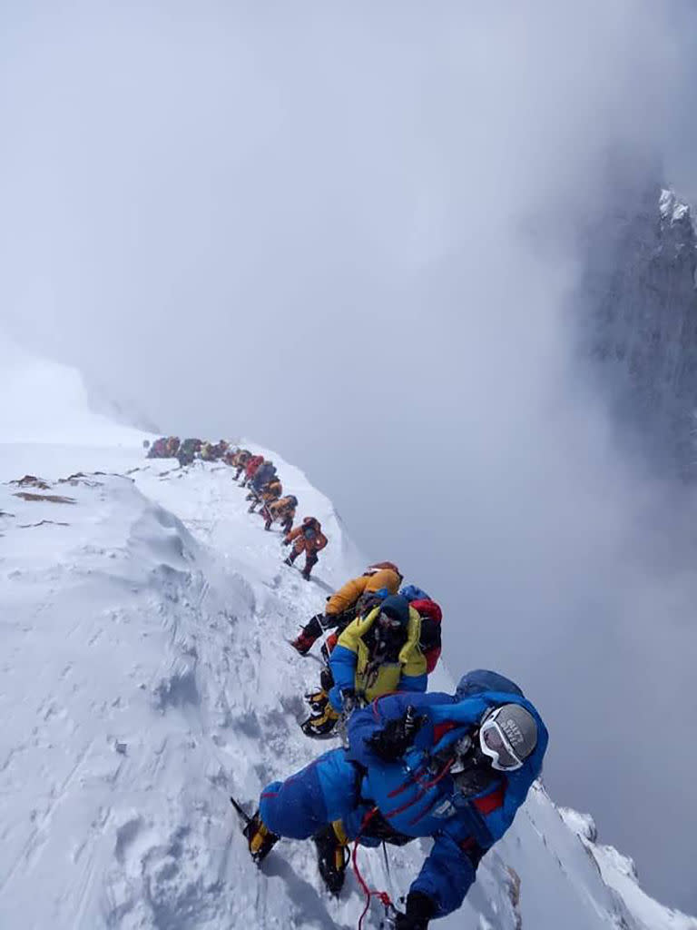 In this photo taken on May 16, 2018, mountaineers ascend on their way to the summit of Mount Everest, as they climb on the south face from Nepal. Photo: Gesman Tamang / AFP via Getty Images.