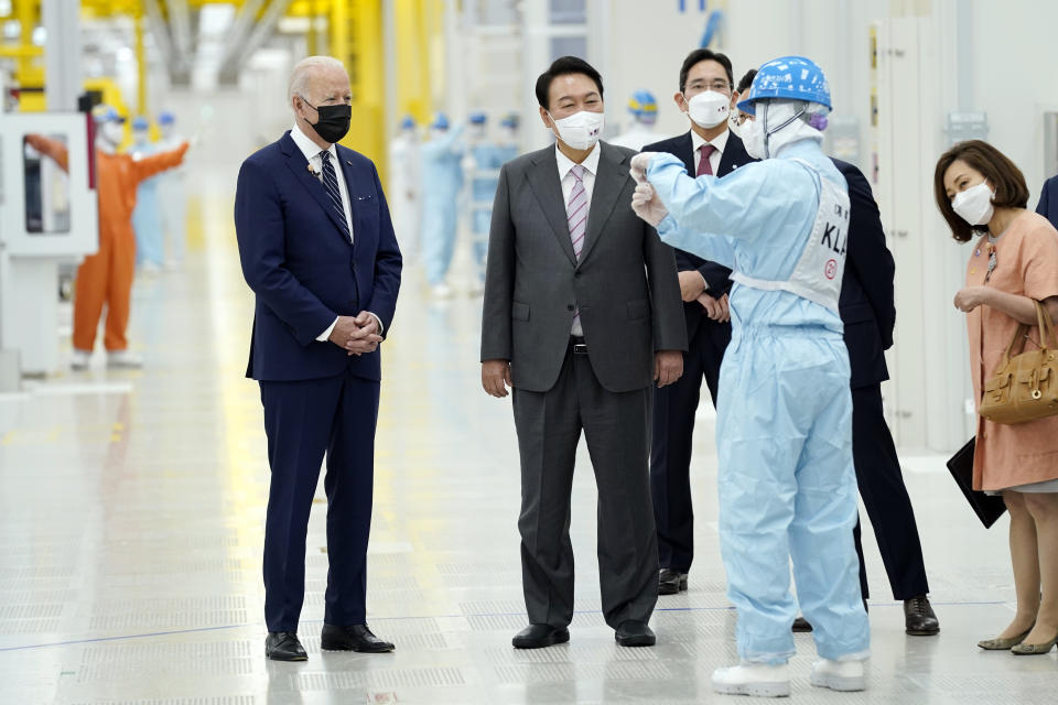 FILE - President Joe Biden and South Korean President Yoon Suk Yeol visit the Samsung Electronics Pyeongtaek campus, May 20, 2022, in Pyeongtaek, South Korea. (AP Photo/Evan Vucci, File)