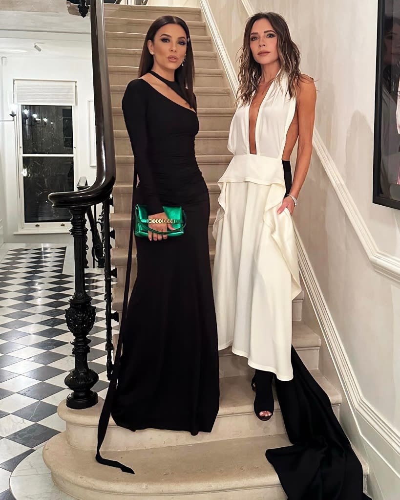 Victoria Beckham Pokes Fun at Eva Longoria's Posing Skills