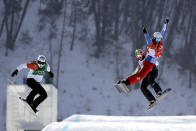 <p>Snowboard-Spitzensportler wie der Spanier Regino Hernández, der Australier Jarryd Hughes und der Franzose Pierre Vaultier zeigen ihr Können bei den Olympischen Winterspielen in Pyeongchang. (Bild: AP Photo/Gregory Bull) </p>