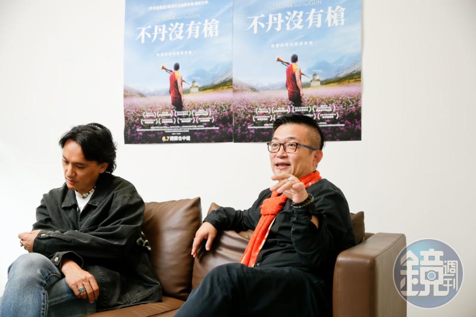 海鵬影業總經理姚經玉（右）非常佩服不丹導演巴沃（左）堅持保有純真的心創作電影。