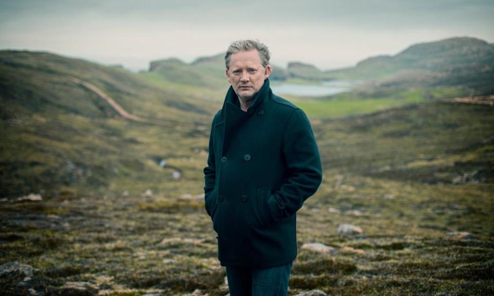 DI Jimmy Perez (Douglas Henshall).