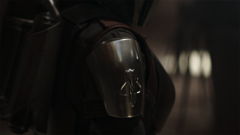 Bo-Katan's mythosaur signet in The Mandalorian season 3 episode 4.