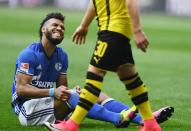 <p>LINKSAUSSEN: Knieprobleme machten Eric Maxim Choupo-Moting diese Saison zu schaffen, was ihn einen Stammplatz im Team kostete. Ob er in der Bundesliga bleibt oder ein Angebot aus China annimmt, ist fraglich. </p>