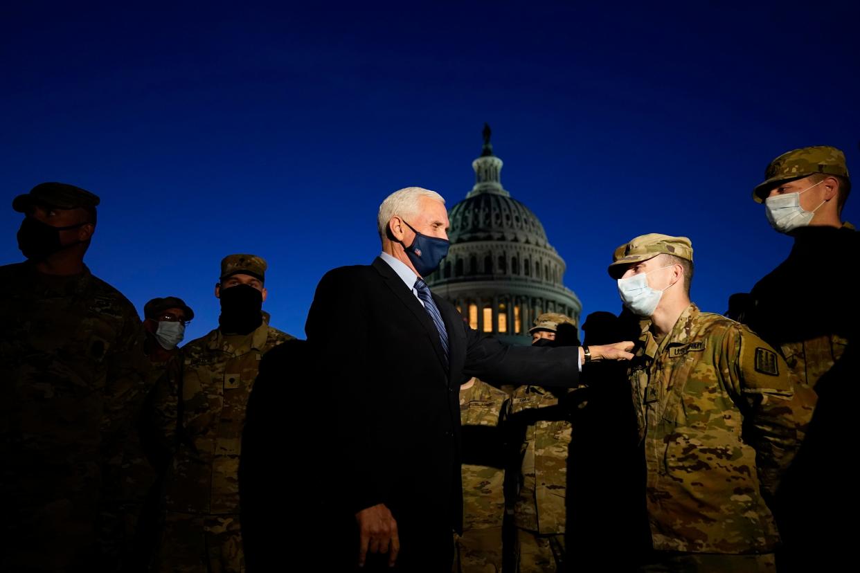 <p>Pence ha hablado con las tropas de la Guardia Nacional que resguardan el Capitolio. </p> (AP)